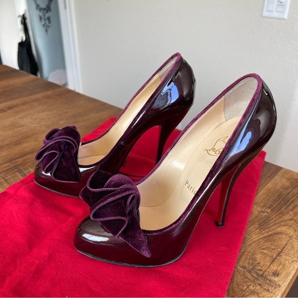 Christian Louboutin Shoes - 🌹 CHRISTIAN LOUBOUTIN 🌹 Velvet Bow Trim Patent Leather Pumps